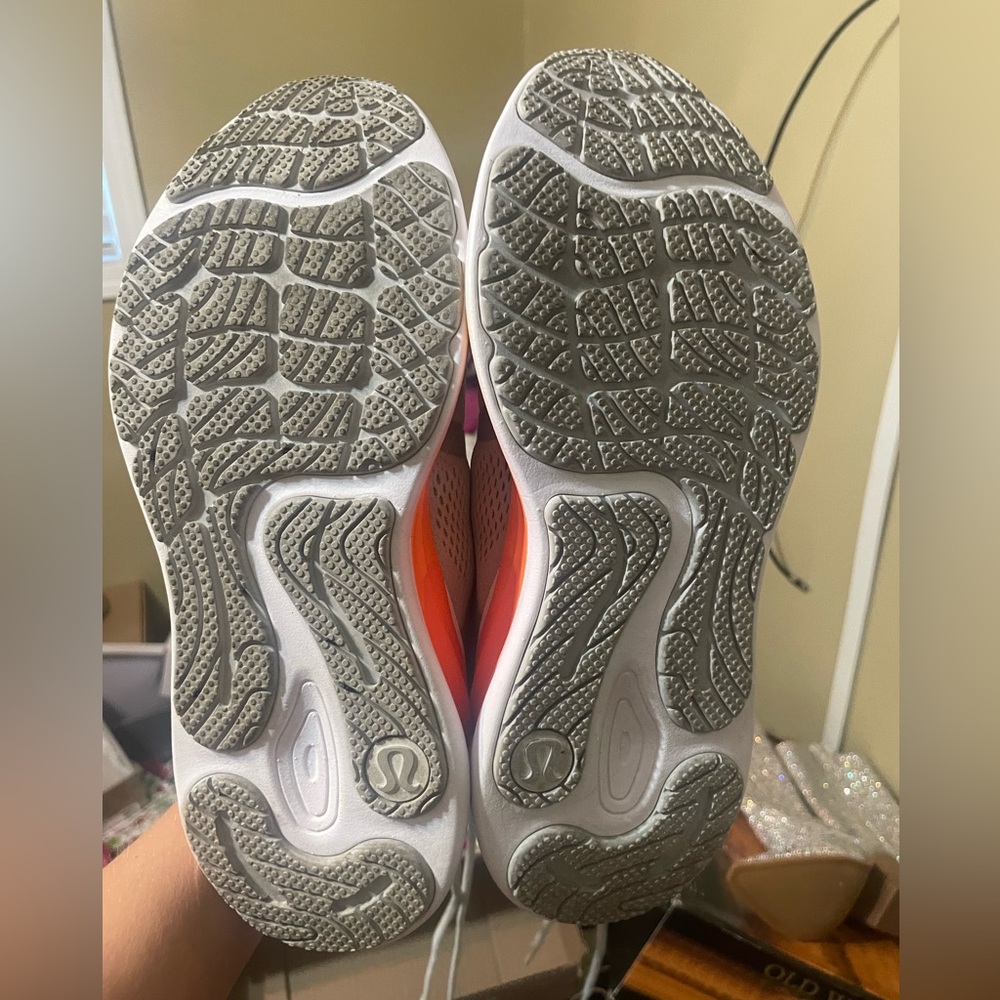 Size 9 Lululemon Athletica Blissfeel shoes - like new condition! - Picture 4 of 6